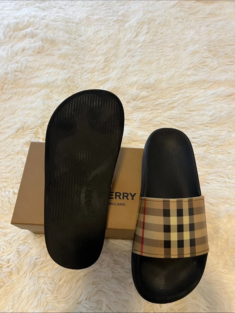 Burberry kids sandals good